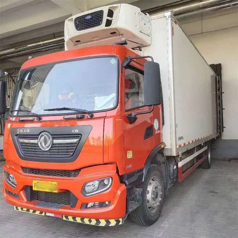 镜铁区探索多元物流服务：从普货到冷链的运输之旅